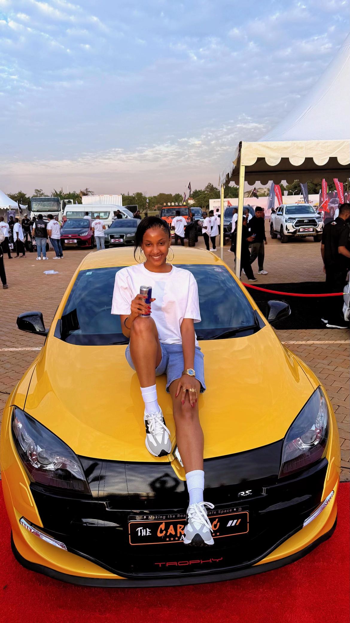 She gat a $ 1M vibe #fypシ #fyyyyppppppp @Element eleéeh @ITSSMILEYOFCOS. Photo 4 of 7.