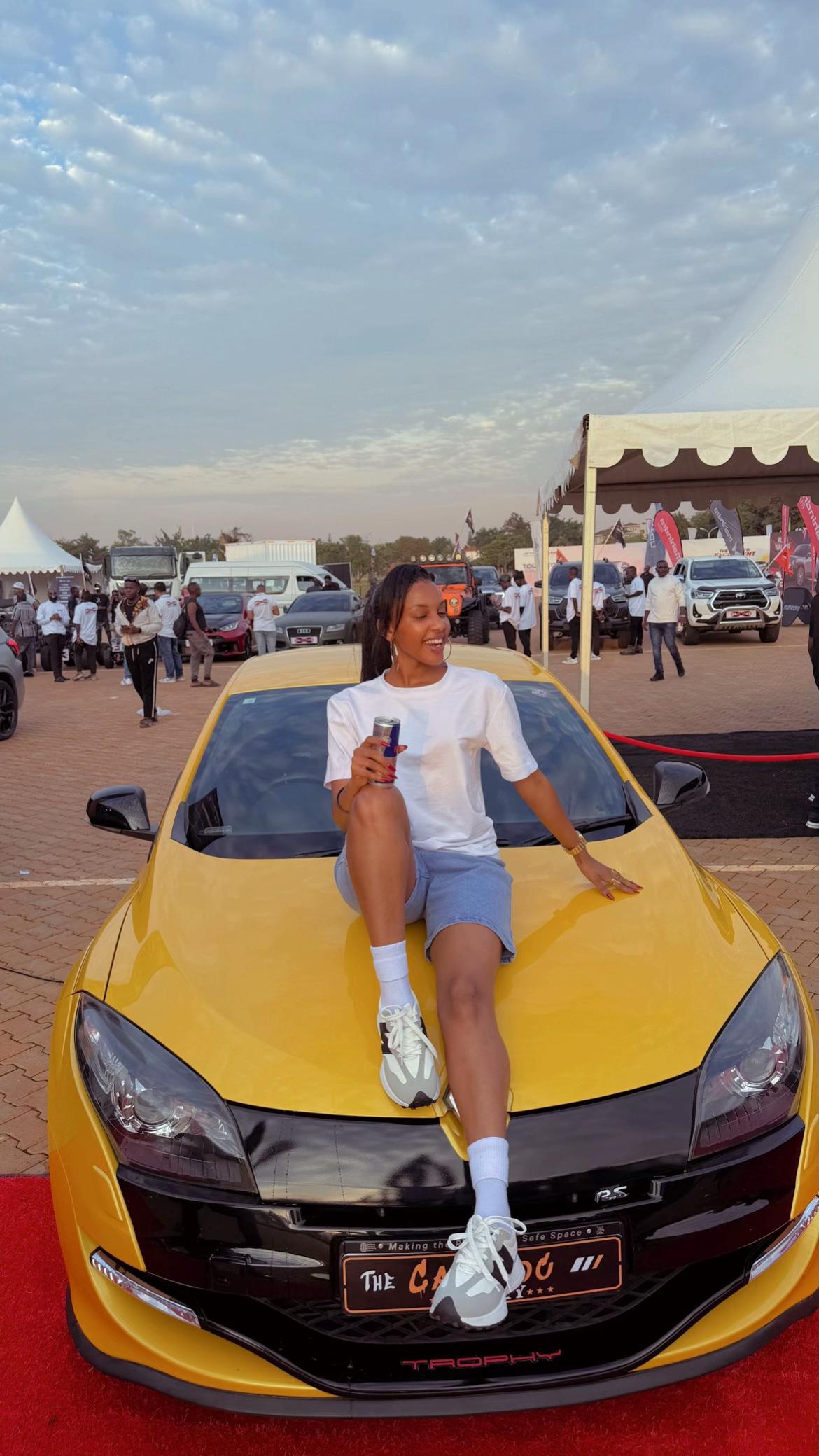 She gat a $ 1M vibe #fypシ #fyyyyppppppp @Element eleéeh @ITSSMILEYOFCOS. Photo 3 of 7.