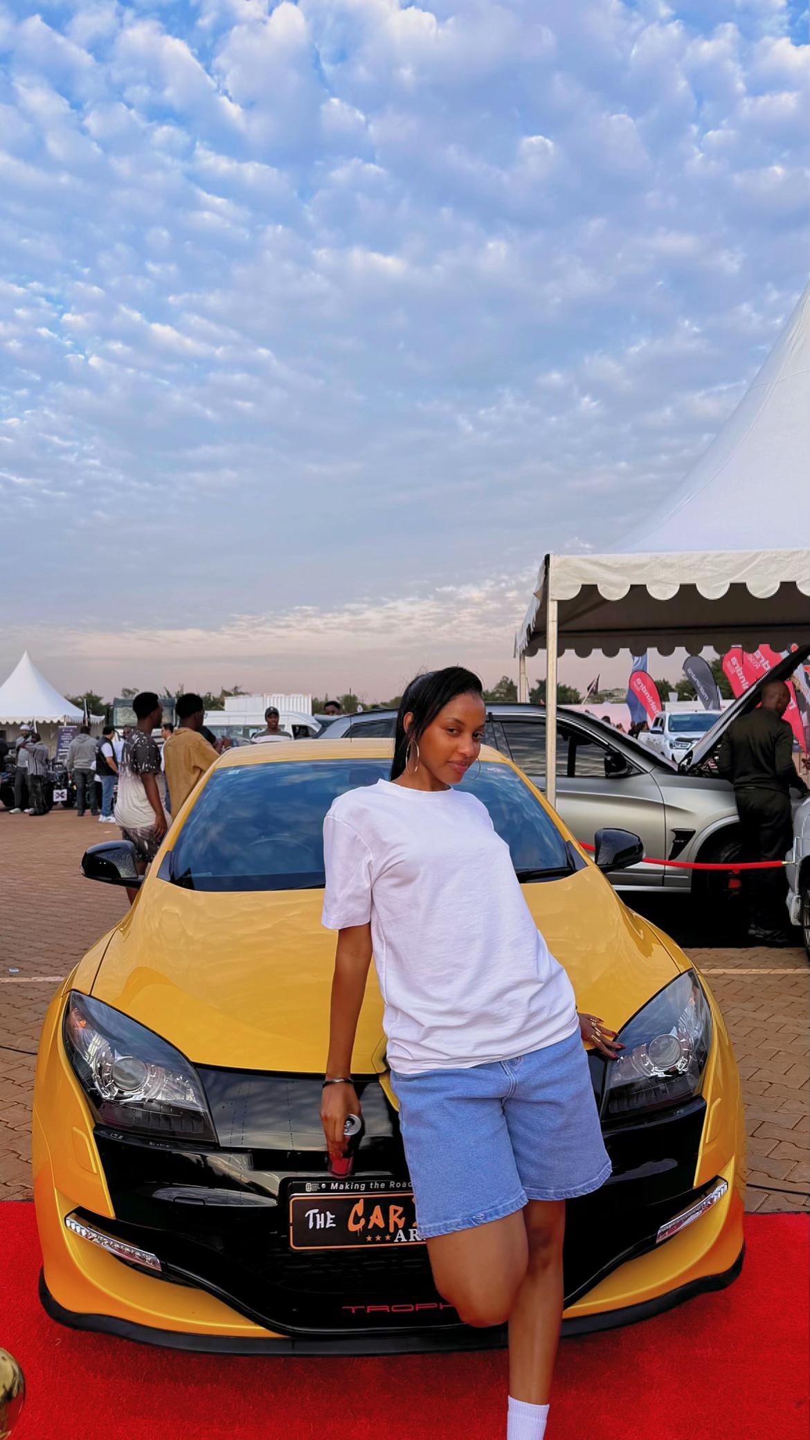 She gat a $ 1M vibe #fypシ #fyyyyppppppp @Element eleéeh @ITSSMILEYOFCOS. Photo 5 of 7.